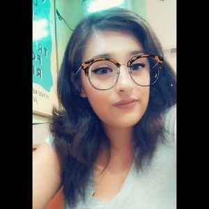 Meet your Posher, Crystal